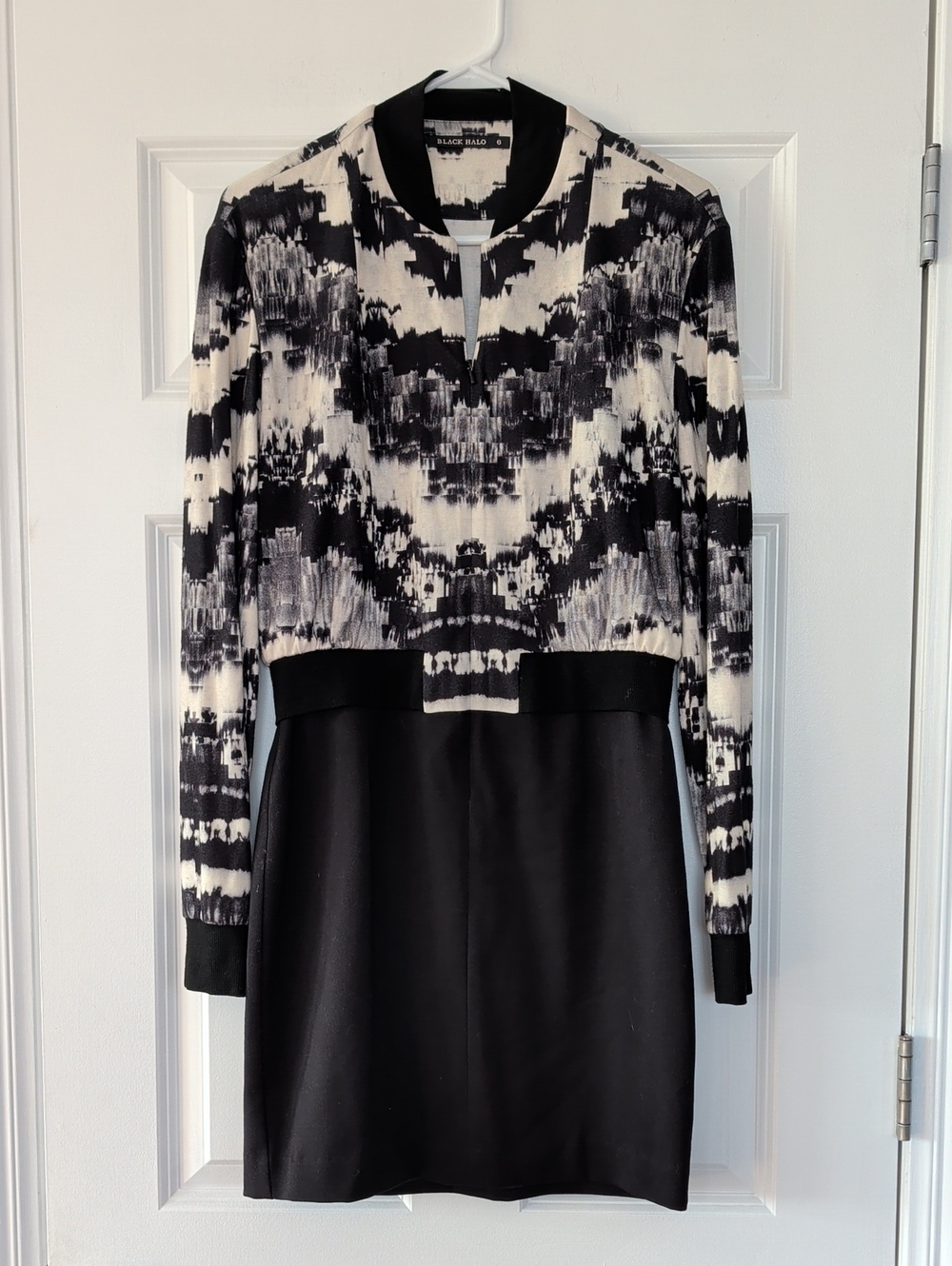 Black Halo Black and White Abstract-Print Long Sleeve Dress